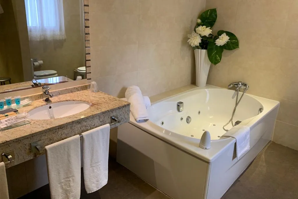SUITE STANDARD Room, Los Dolmenes, Andalucia
