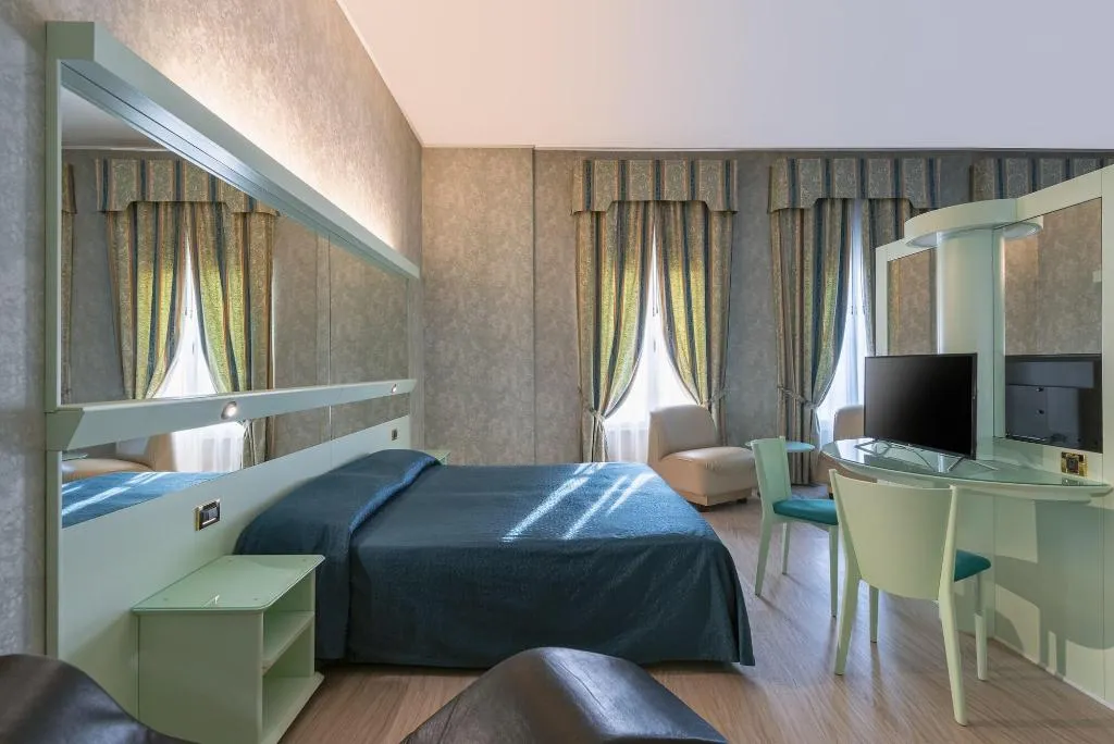 Room, Terme Savoia, Venice