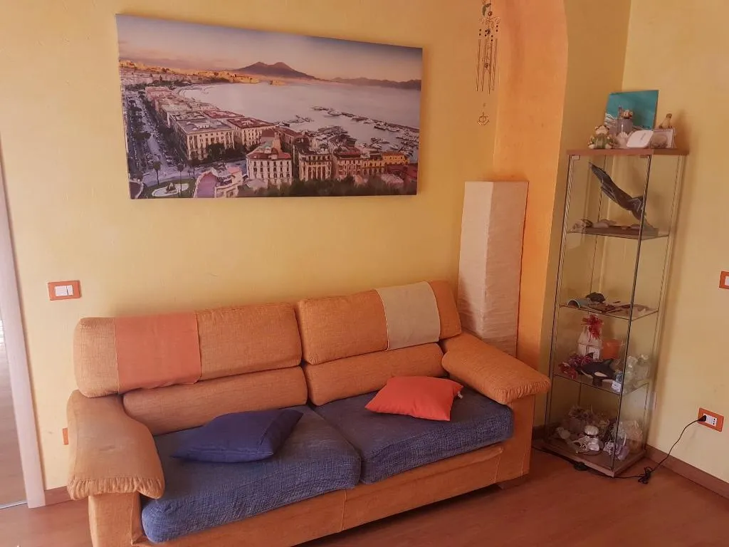 Room, Thousand Colors, Naples