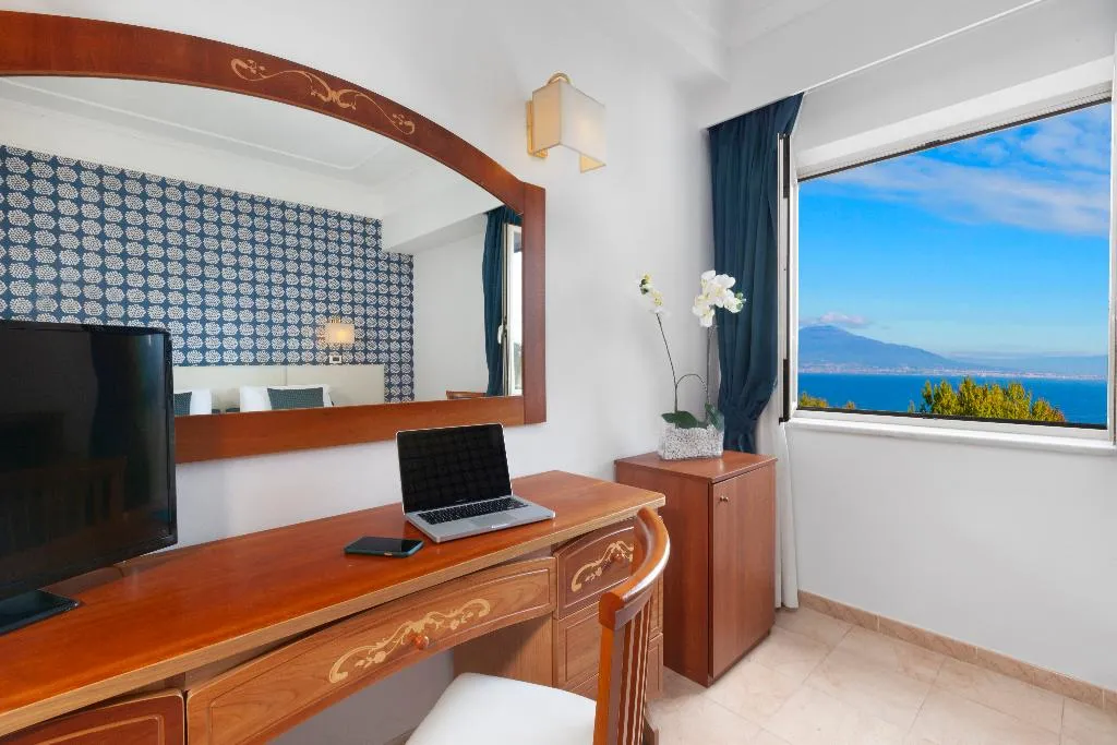 DOUBLE SUPERIOR GARDEN VIEW Room, Atlantic Palace, Naples