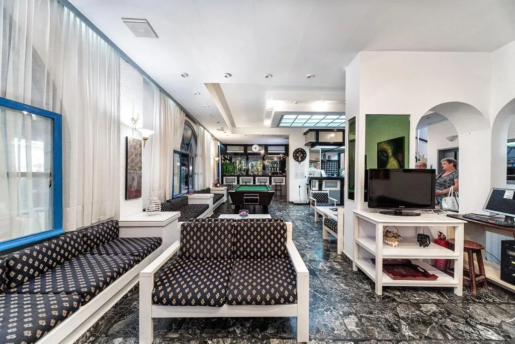 Lobby, Iro, Crete