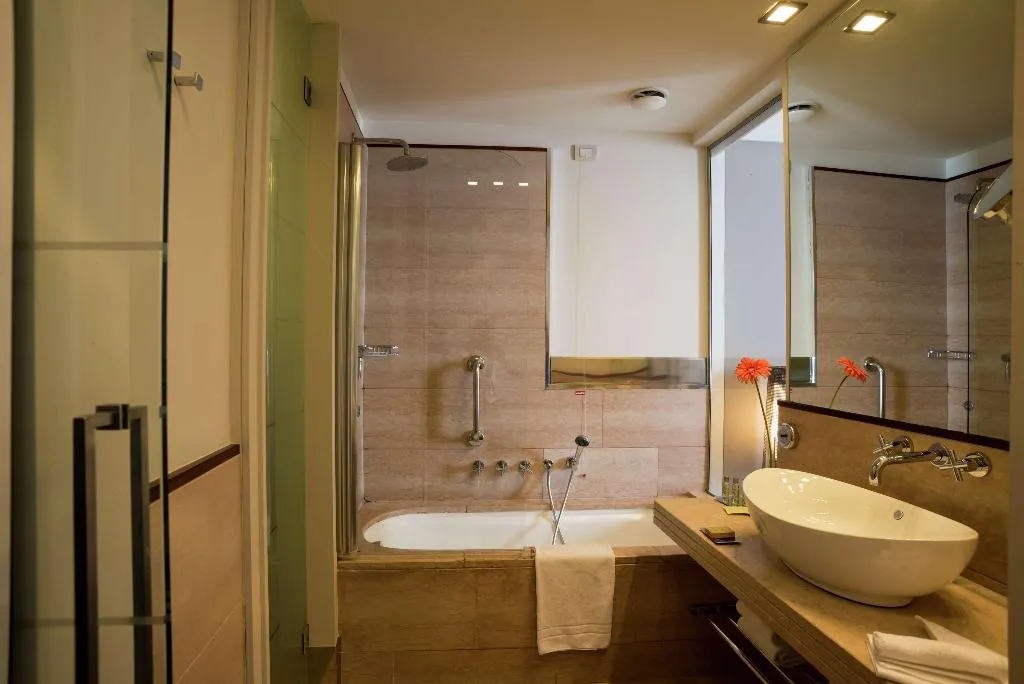 DOUBLE STANDARD Room, DoubleTree by Hilton Florence Metropole, Florence