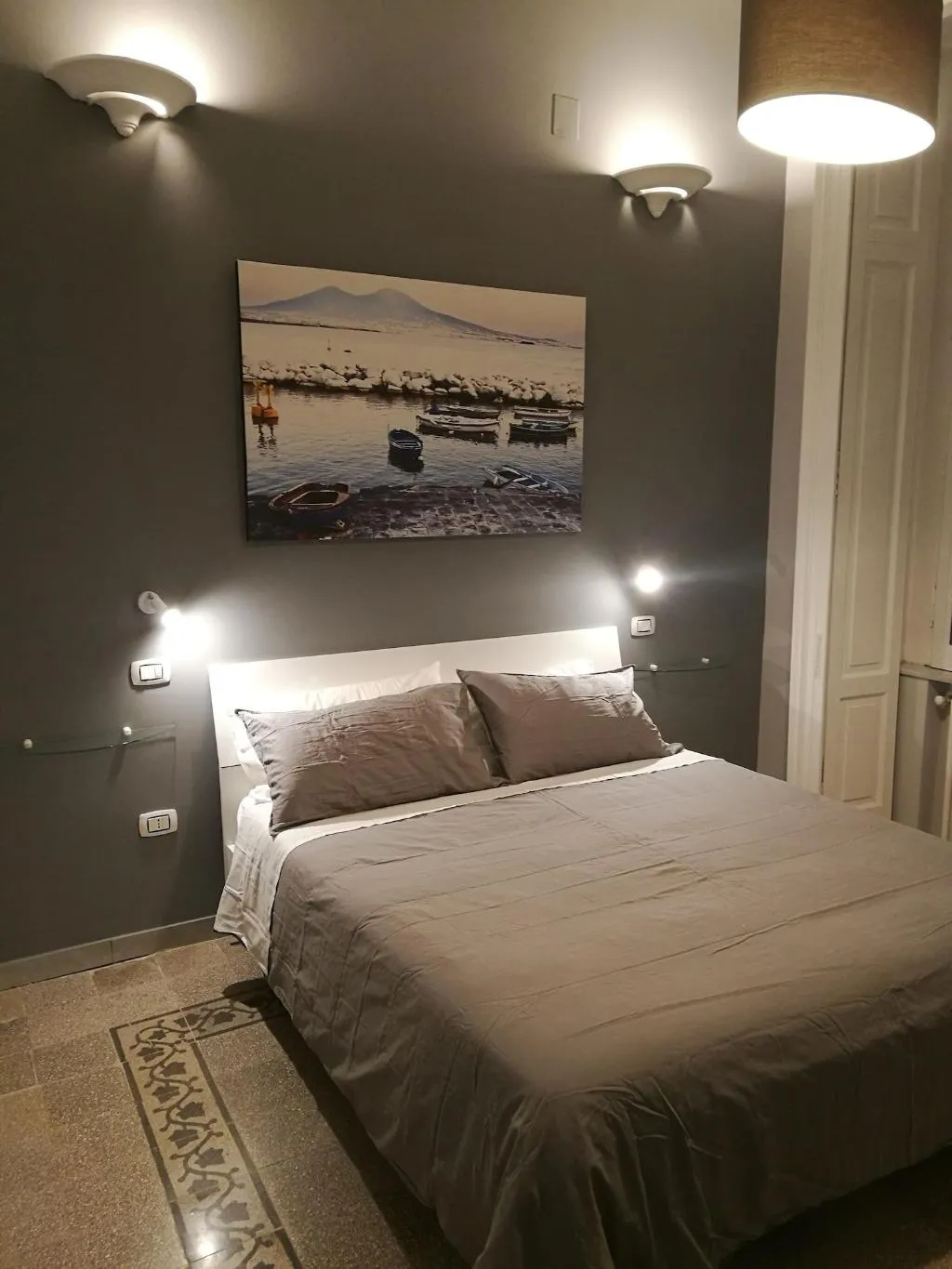 Room, B&B Marange, Naples