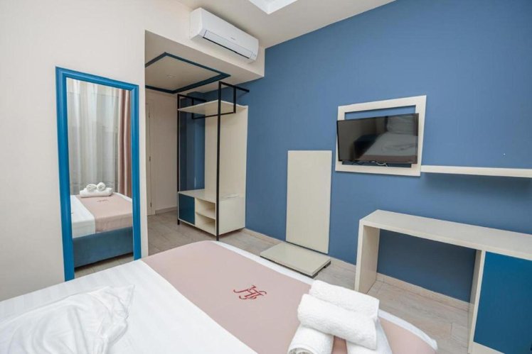 Laid Hotel, Kavaje