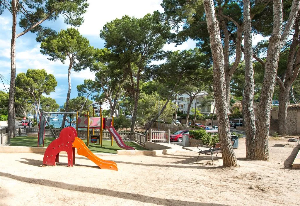 Sports and Entertainment, Flip Flop Surfing Playa Apartments, Majorca