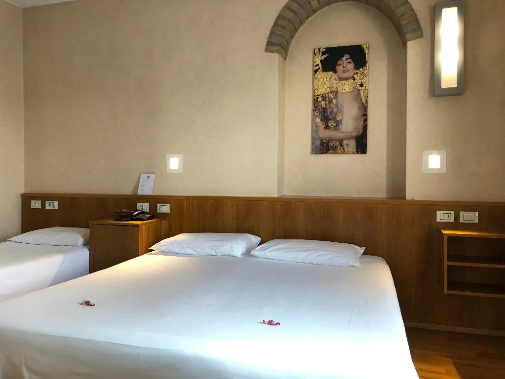 TRIPLE SUPERIOR Room, Eurohotel, Milan
