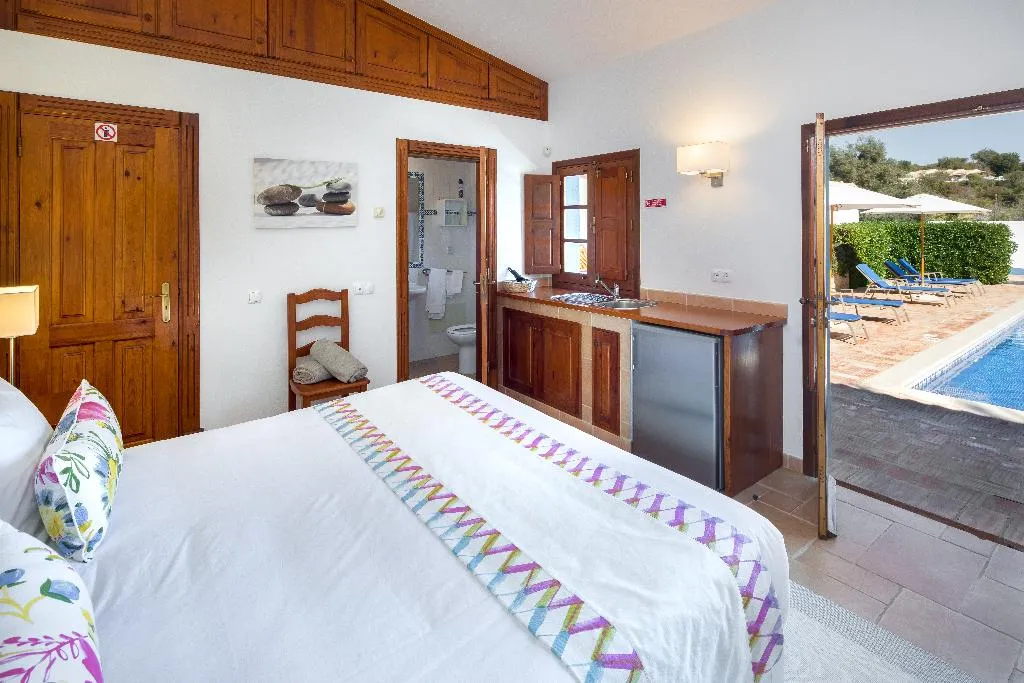 VILLA THREE BEDROOMS Room, Shantivillas, Algarve