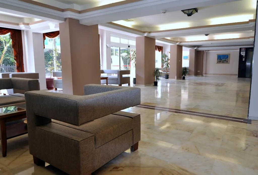 Lobby, Surtel, Izmir