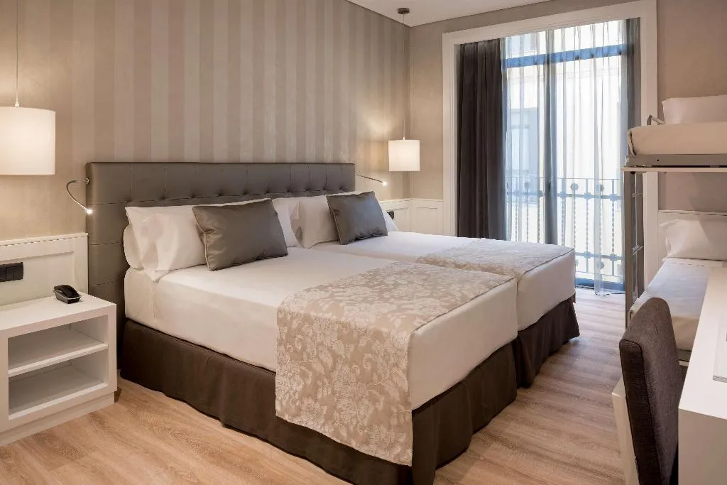 Room, Catalonia Puerta del Sol, Madrid
