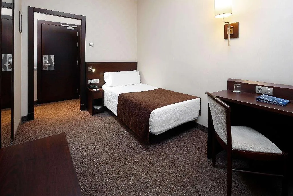 Room, Hcc Regente, Barcelona