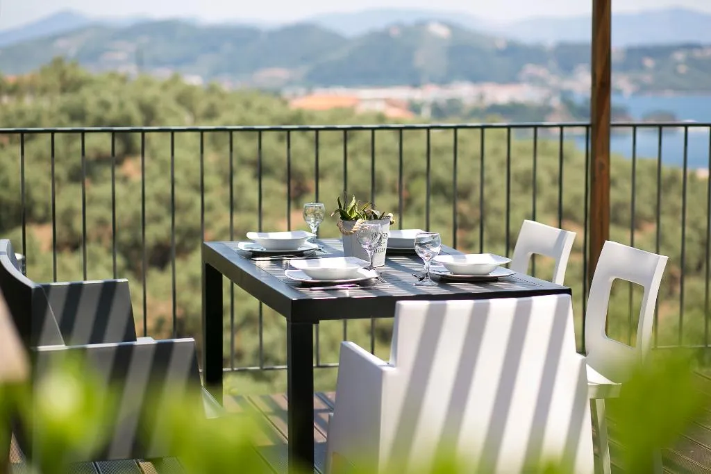 VILLA THREE BEDROOMS WITH PRIVATE POOL Room, Skiathos Gea Villas, Skiathos