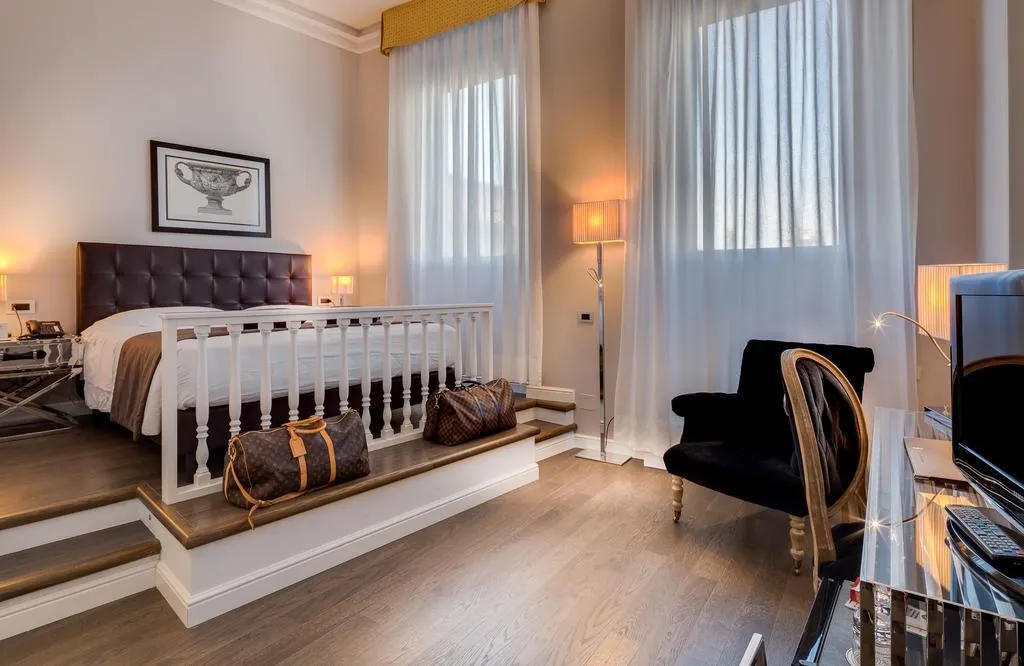 DOUBLE SUPERIOR Room, Roma, Florence