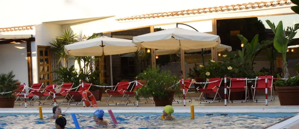 Pool, Tre Torri, Catania