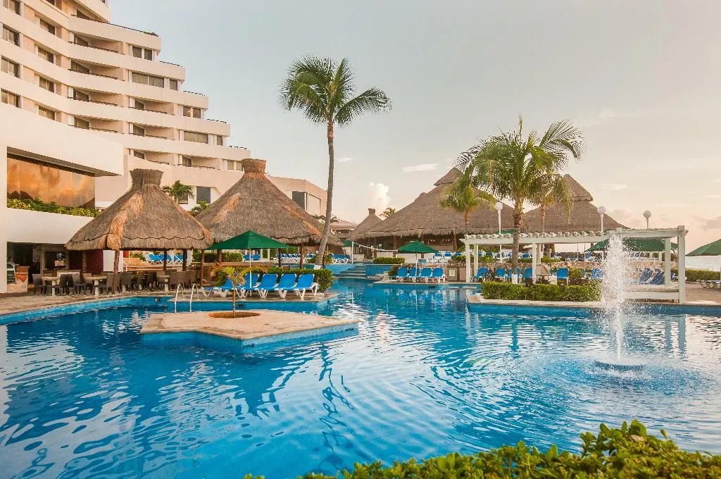 Pool, Royal Solaris Cancun Resort All Inclusive, Cancun Area