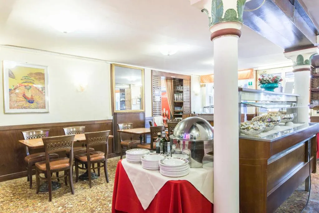 Restaurant, Ambassador Tre Rose, Venice