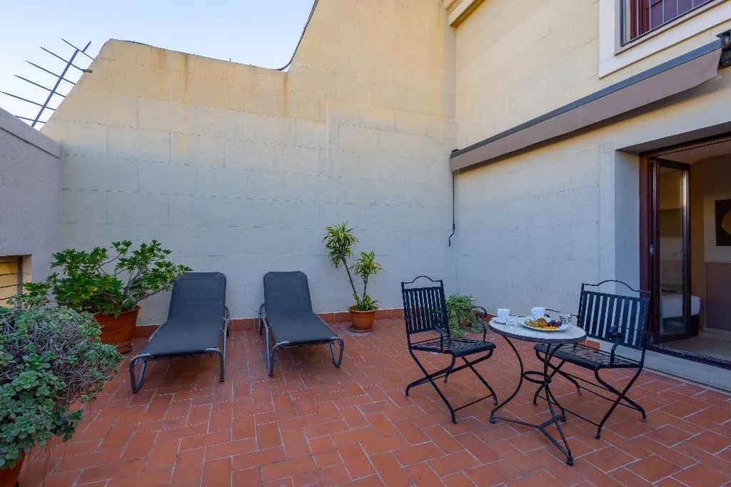Double or Twin WITH TERRACE Room, Gran Hotel Barcino 4*S, Barcelona