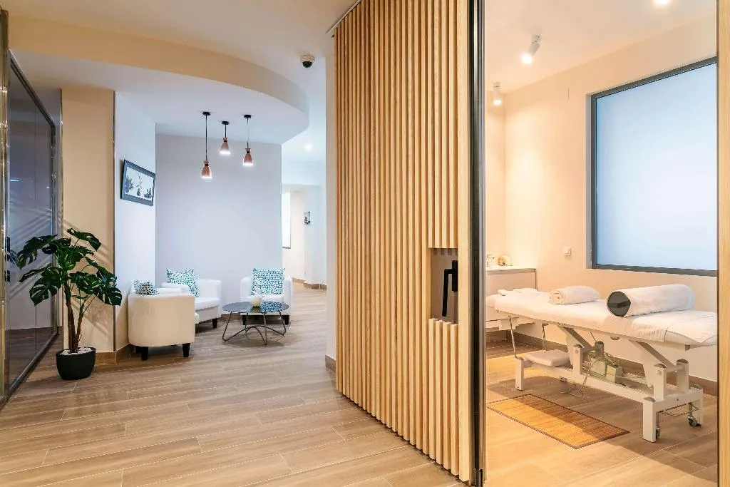 Room, Suit d M correct code to use 3695, Costa Blanca