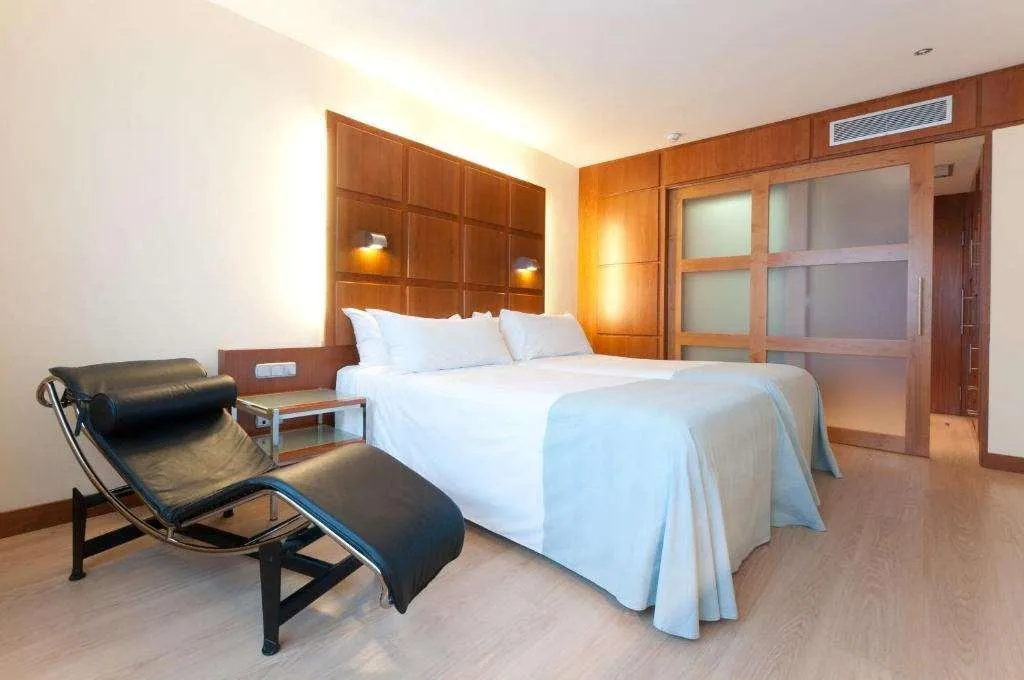 Room, Port Valencia Azafata, Valencia