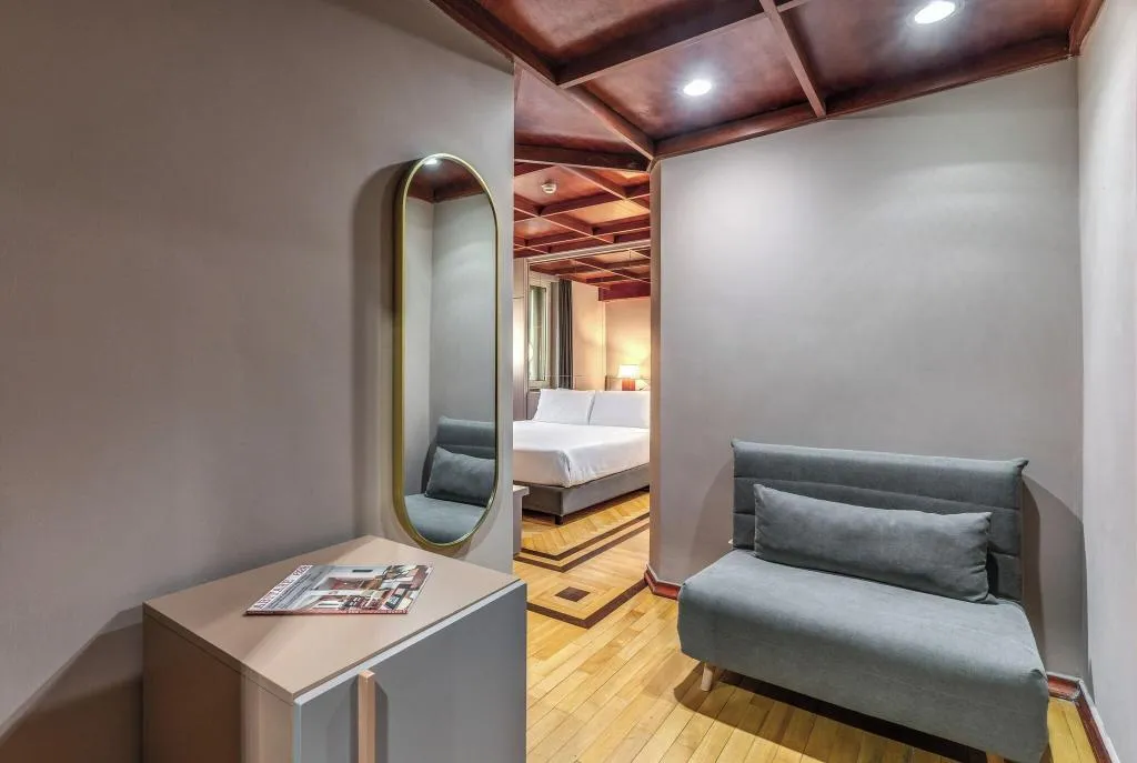 DOUBLE SUPERIOR QUEEN BED Room, Madison, Rome