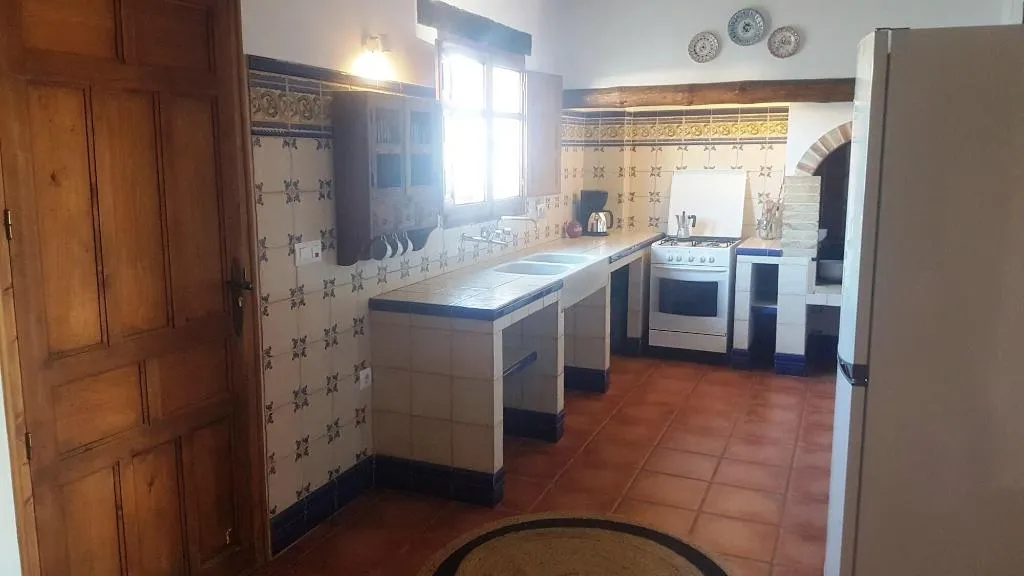 Room, Benali, Valencia