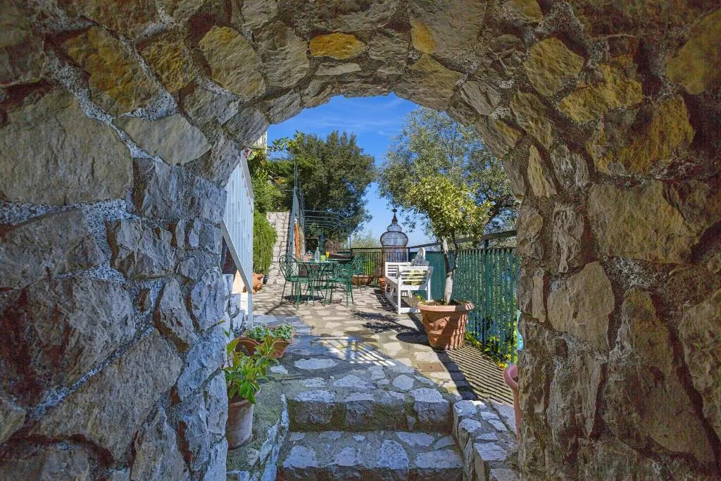 Terrace, Belair, Naples
