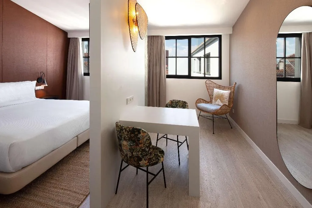 Room, Atocha Hotel Madrid, Tapestry Collection by Hilton, Madrid