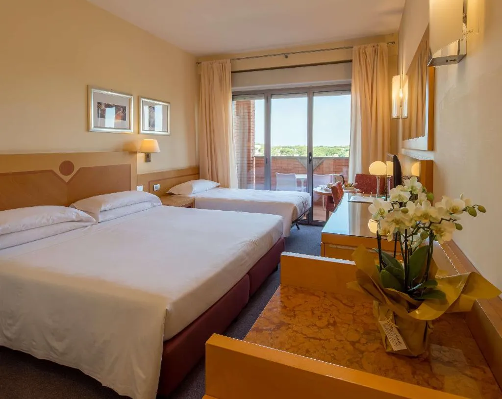 TRIPLE KING SIZE BED Room, Best Western Hotel I Triangoli, Rome