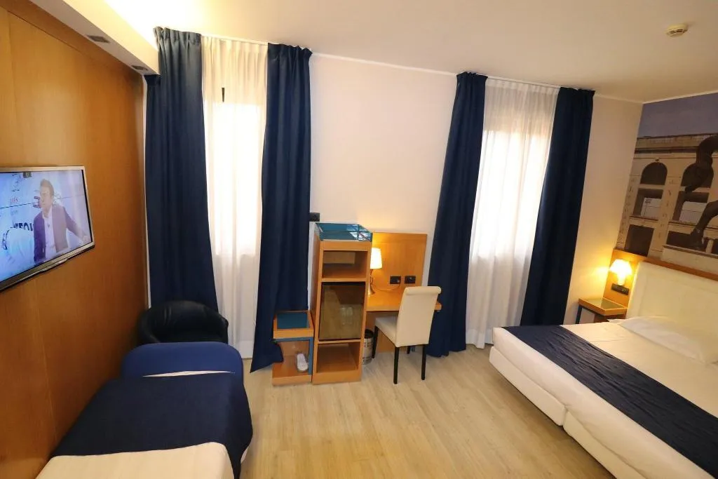 TRIPLE SUPERIOR Room, Hotel Domenichino, Milan