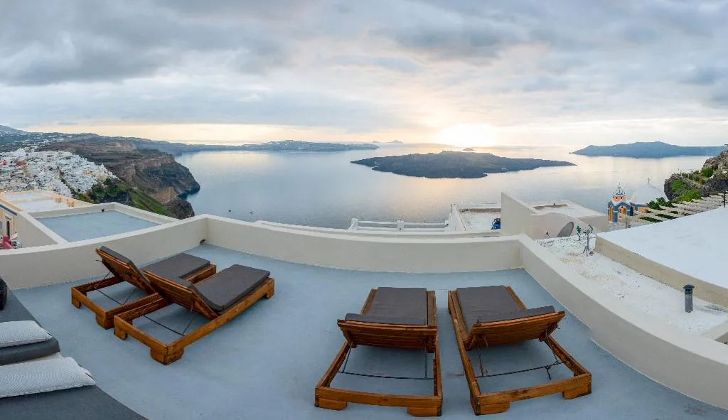 SUITE DELUXE WITH VIEWS Room, Caldera Cliff Illusion Suites, Santorini