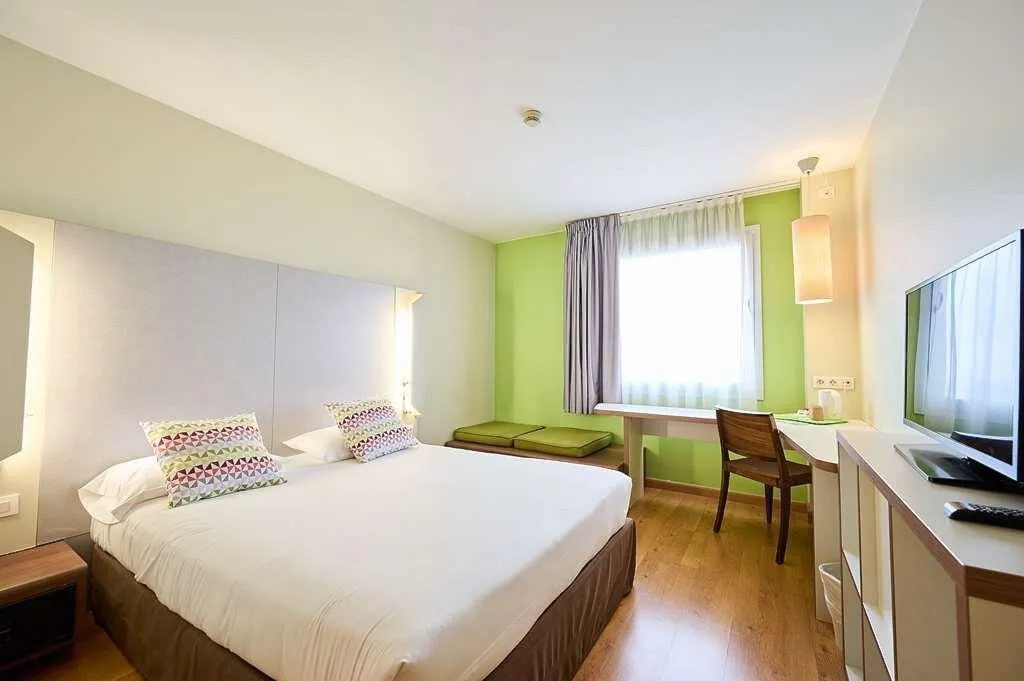 Room STANDARD Room, Travelodge Cornella Fira, Barcelona