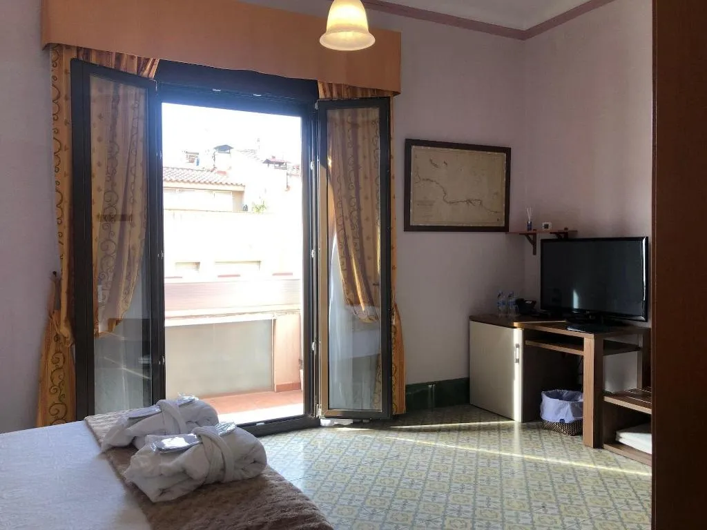 Room, Hotel Llar De Capitans, Barcelona