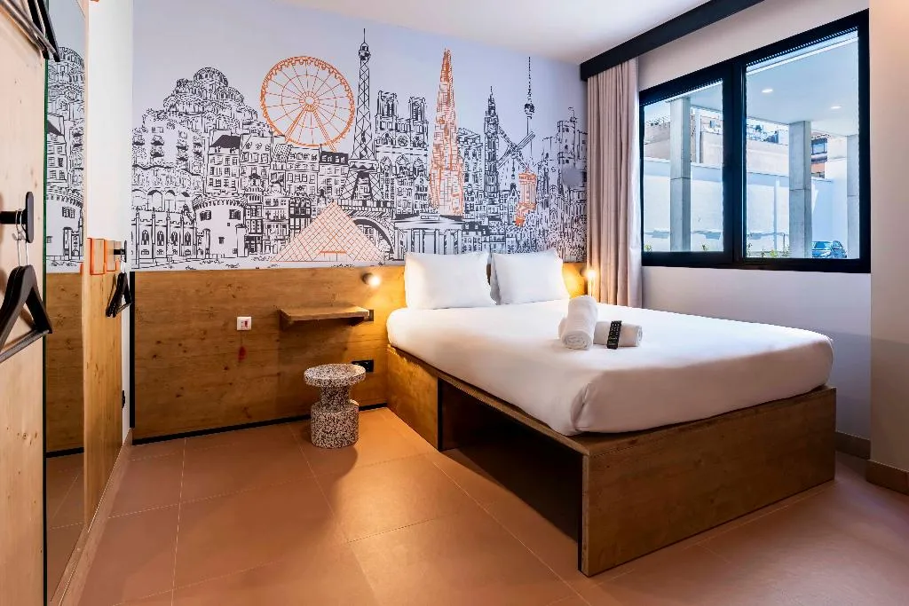DOUBLE Accessible Room, easyHotel Madrid Alcala, Madrid