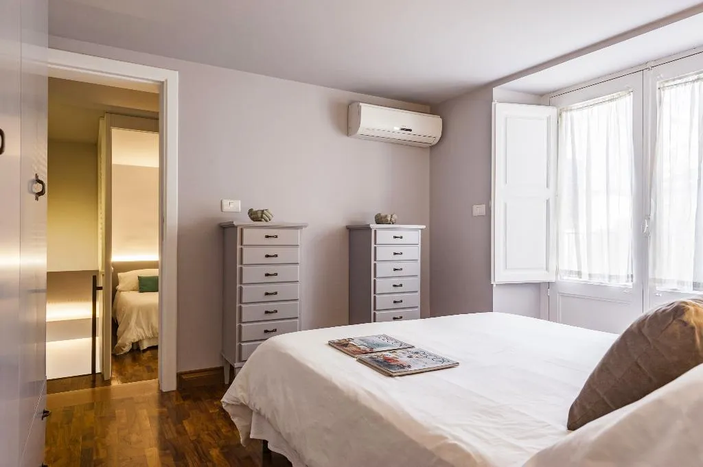 APARTMENT DELUXE WITH TERRACE Room, Ferrini Home Residence 150, Catania