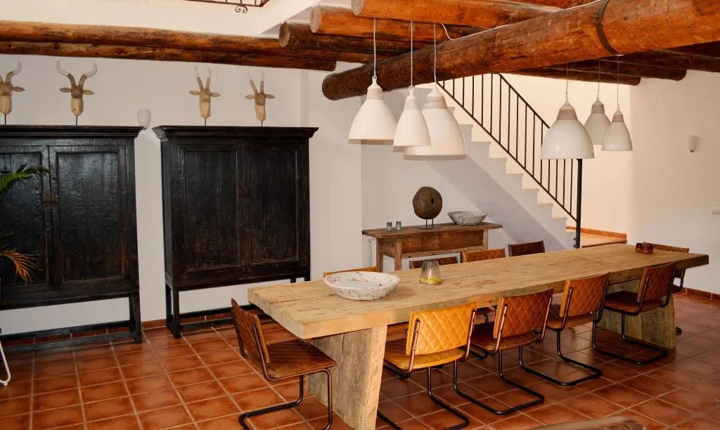 Room, Benali, Valencia