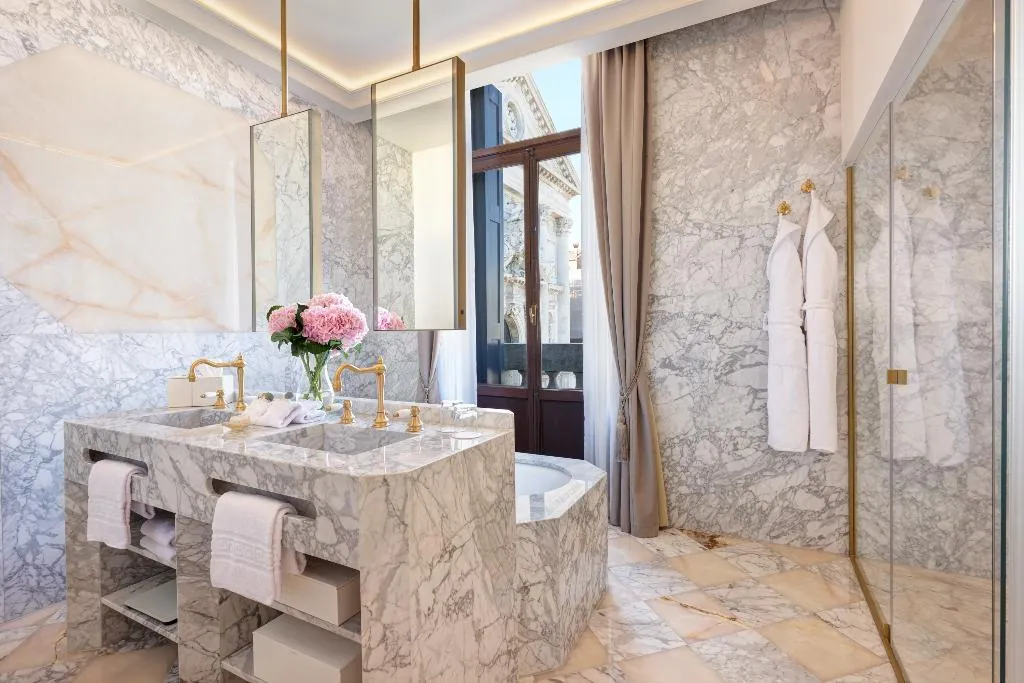 Room, Palazzo Giovanelli e Gran Canal, Venice
