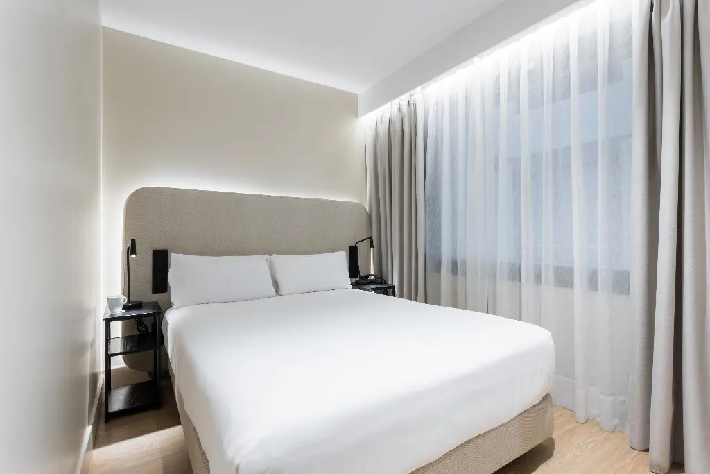 DOUBLE SINGLE USE BASIC Room, Royal Ramblas, Barcelona