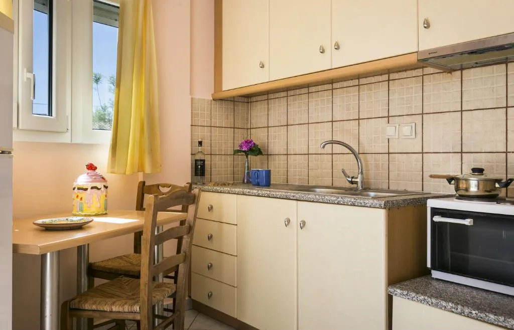 STUDIO CAPACITY 2 Room, Evi's Garden, Kefallinia