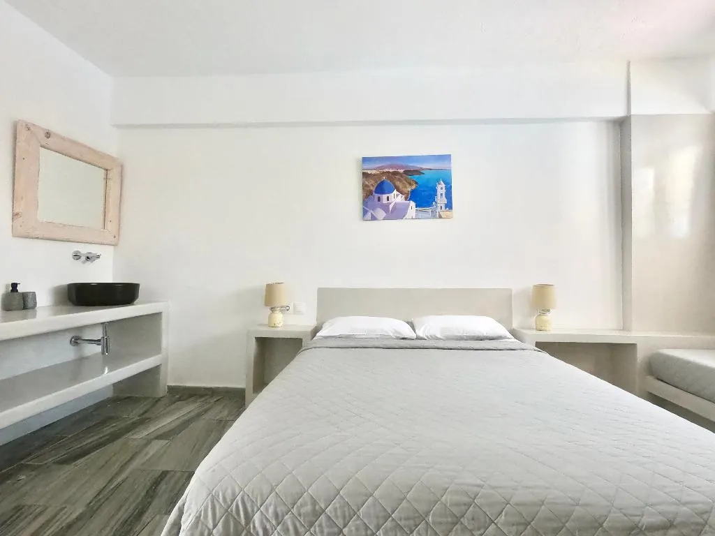Room CAPACITY 3 Room, Anny Studios Perissa Beach, Santorini