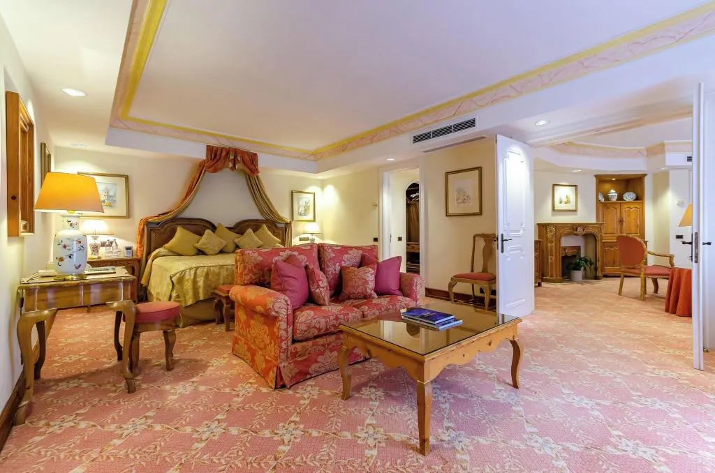 SUITE KING SIZE BED Room, Olissippo Lapa Palace, Lisbon