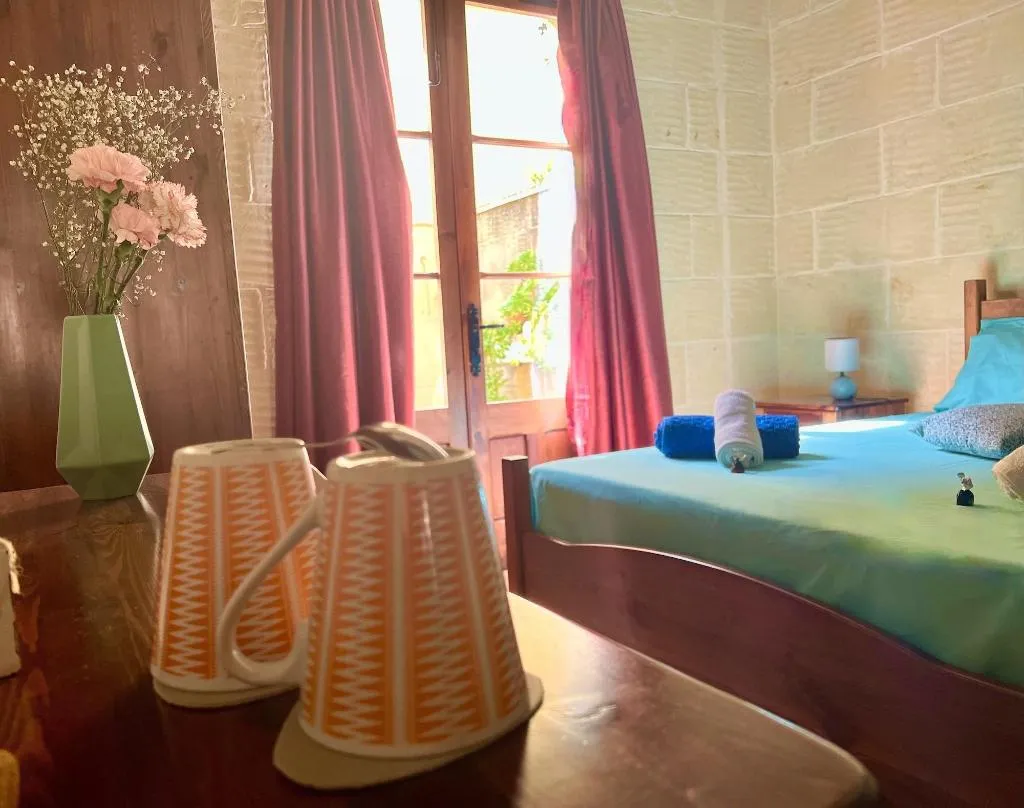 Room, Grotto's Paradise B&B, Gozo