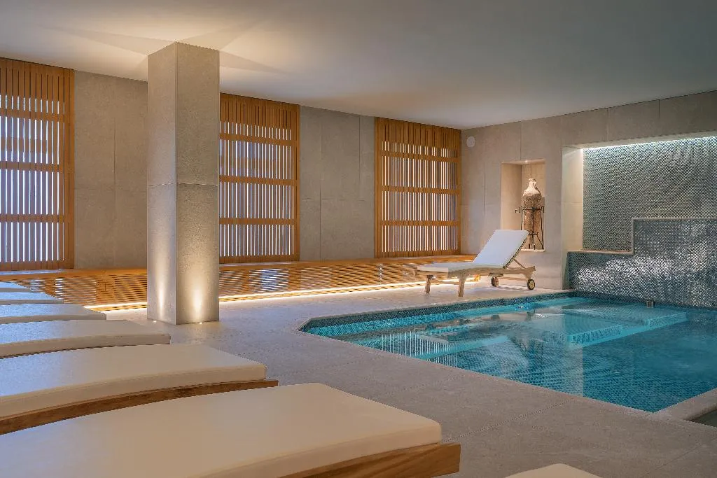 Sports and Entertainment, Mary Hotel, Naples