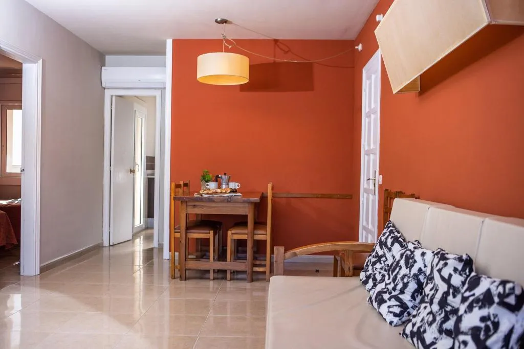Room, Tropik, Costa Brava