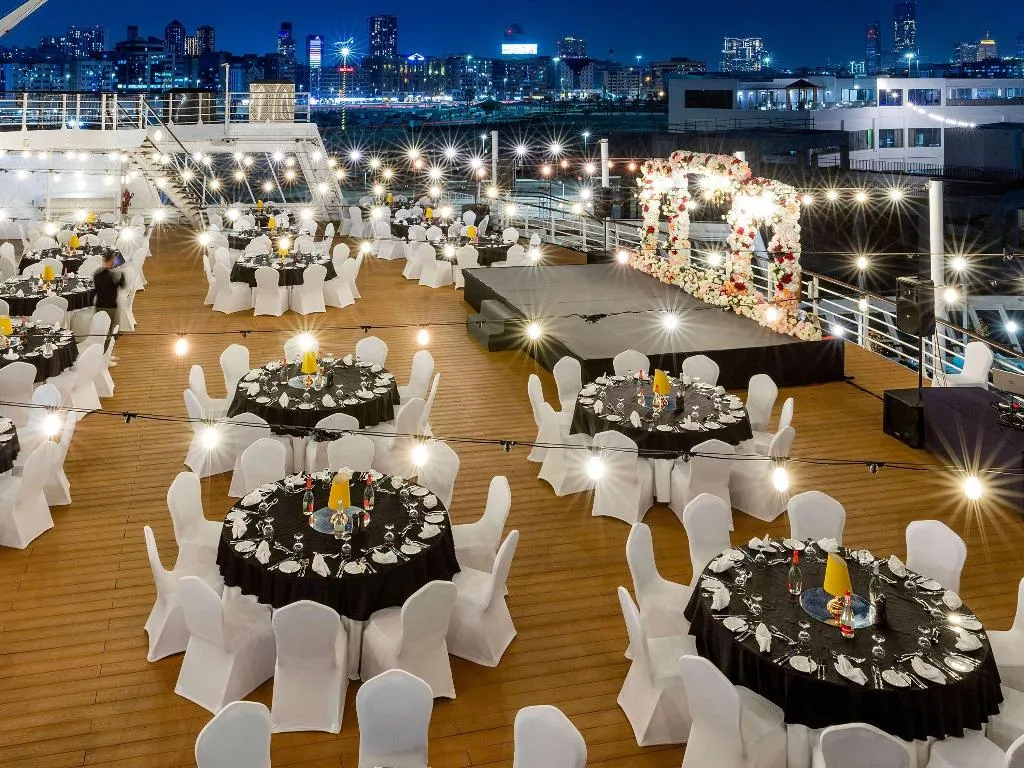 Conferences, Queen Elizabeth 2, Dubai