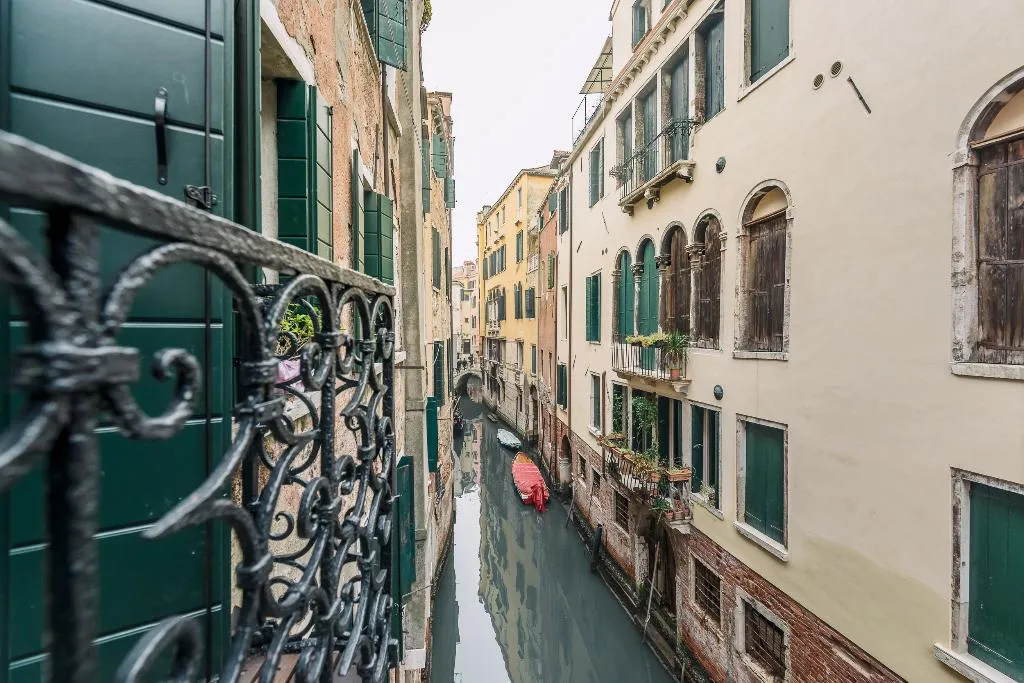 APARTMENT CAPACITY 4 TWO BEDROOMS Room, Charming Palace Corte Del Teatro, Venice