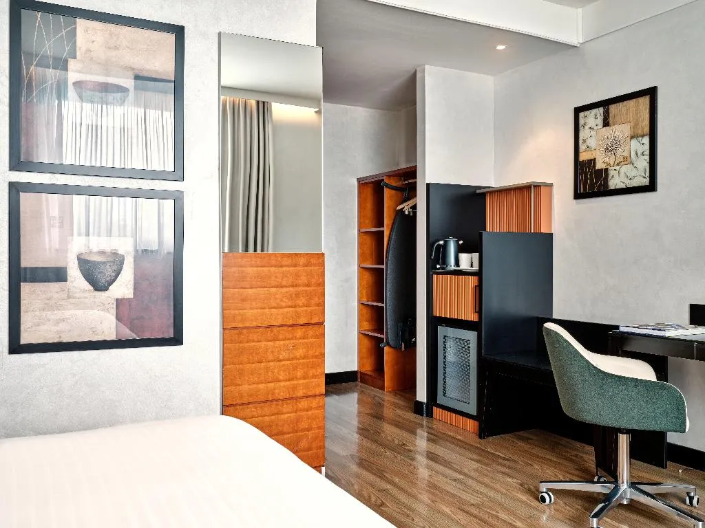 DOUBLE Accessible-Queen Size Bed Room, Crowne Plaza Milan Malpensa Airport, Milan