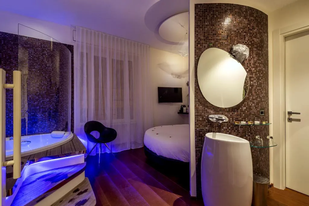 DOUBLE DELUXE SUPERIOR Room, SuiteSistina For Brave Lovers, Rome