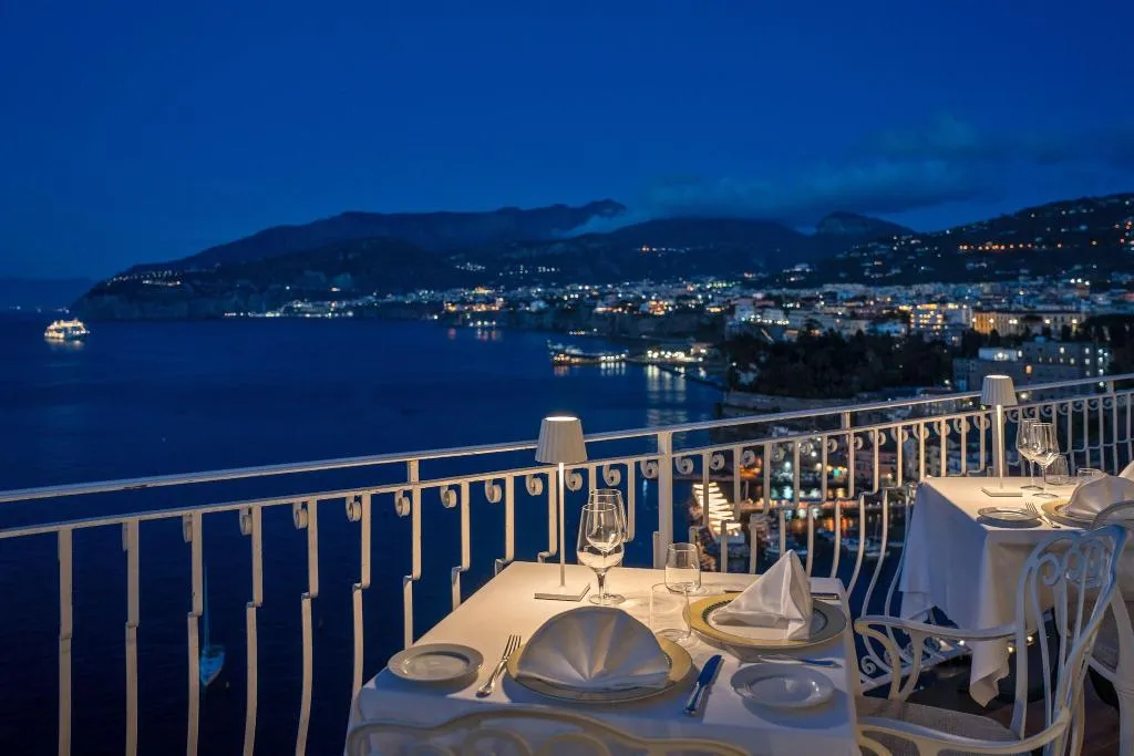 Restaurant, Belair, Naples
