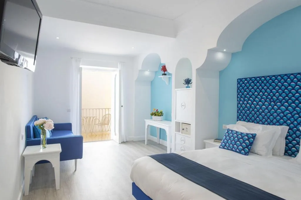 QUADRUPLE THREE BEDS Room, Tramonto D'oro, Naples