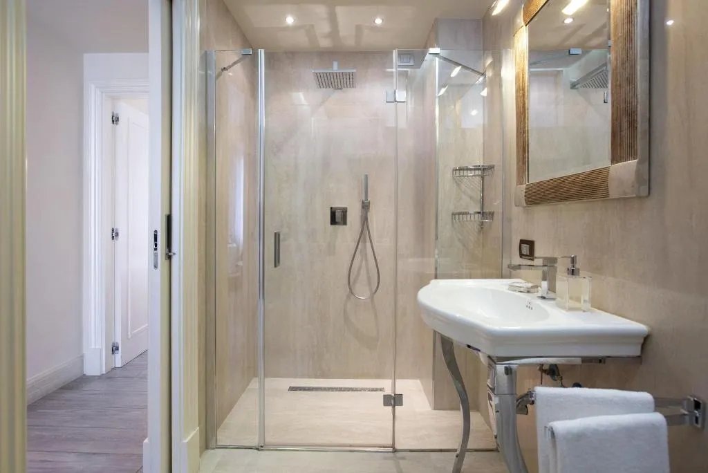 Room, Luxury Suite Milano Duomo, Milan