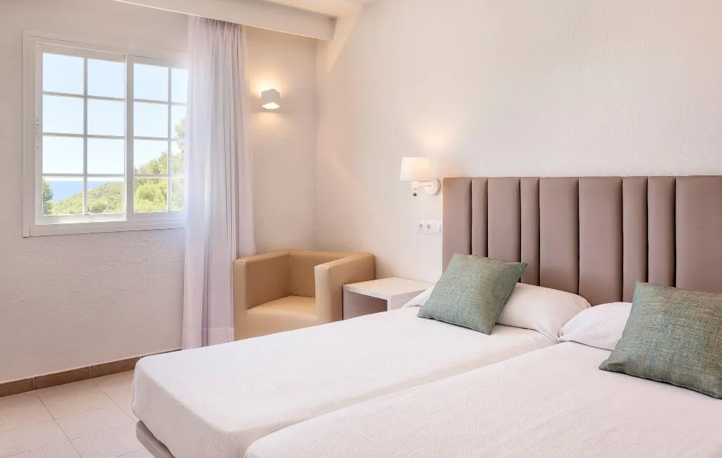 APARTMENT TWO BEDROOMS Room, Ilunion Menorca, Menorca
